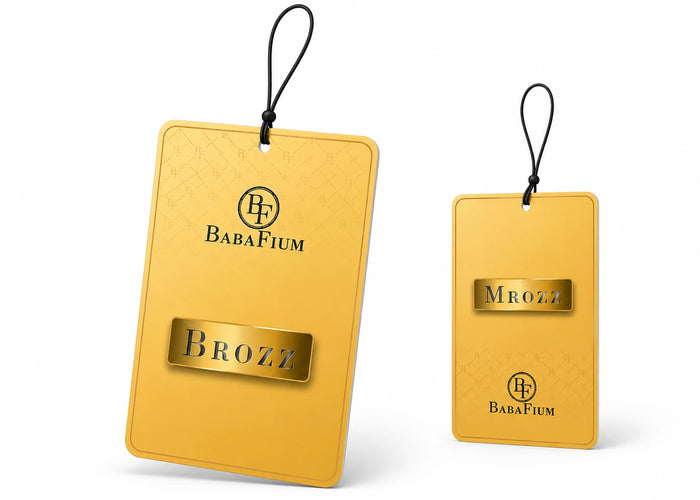 Désodorisant voiture haut de gamme en carte parfumée, parfum longue durée pour rétroviseur avec design exclusif Babafium.