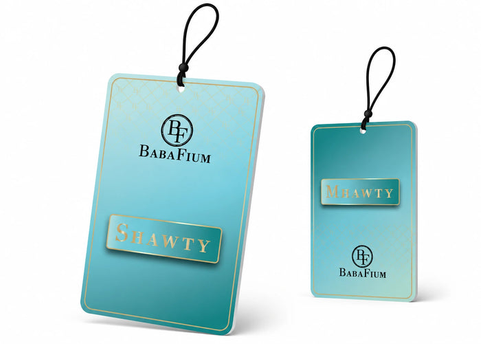 Désodorisant voiture haut de gamme en carte parfumée, parfum longue durée pour rétroviseur avec design exclusif Babafium.